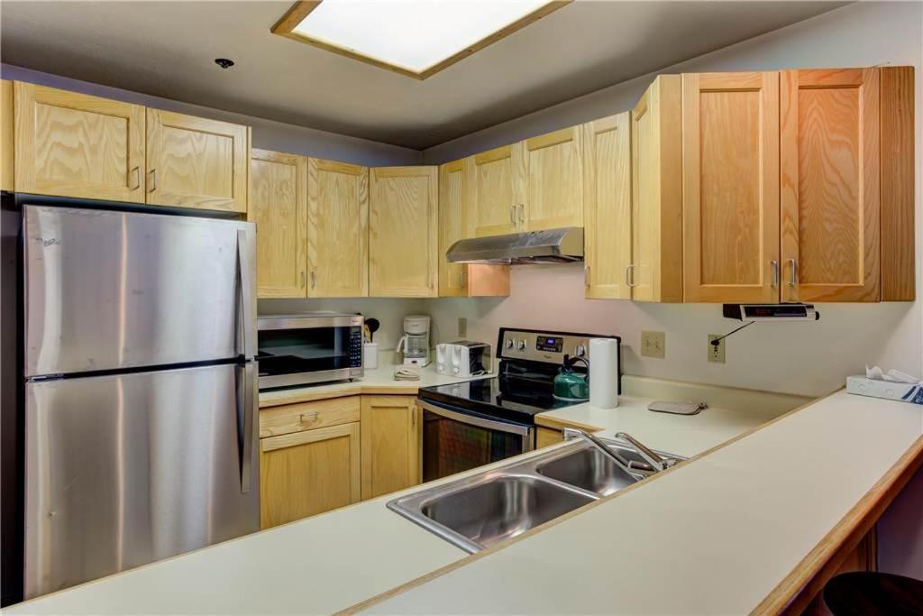 Popular attractions Area Nearby Property